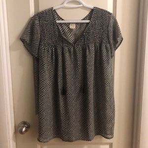 Dressy blouse black/white with tassels.